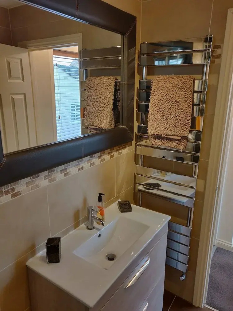 Waterfront Apartment In The Heart Of St Neots