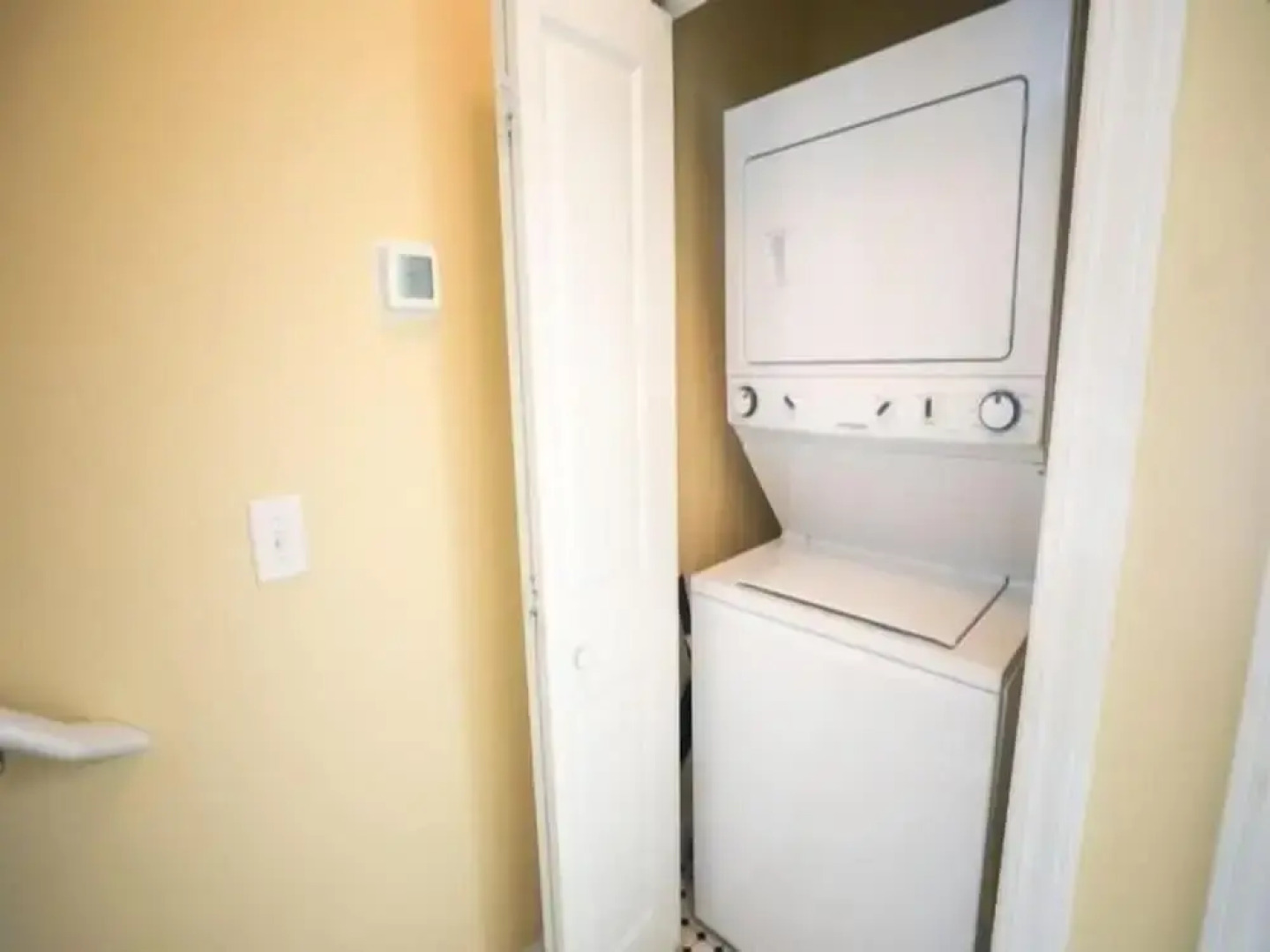 Sandy Bottoms - Relax, Unwind, And Enjoy All The Beach Has To Offer 3 Bedroom Home by Redawning