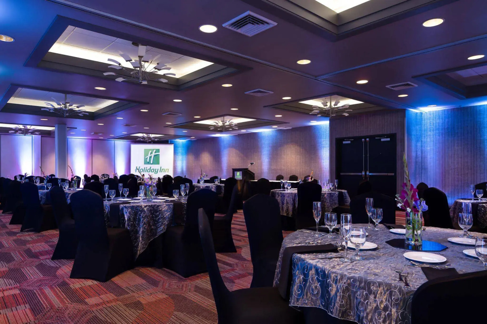 Holiday Inn Milwaukee Riverfront by IHG