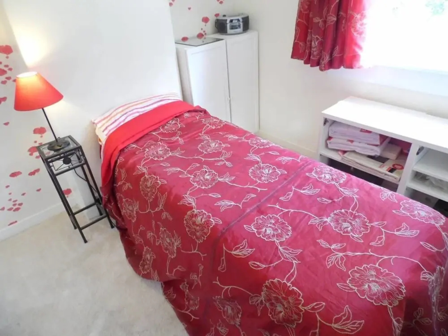 Near GLA Airport - Ideal hub for Paisley & Glasgow