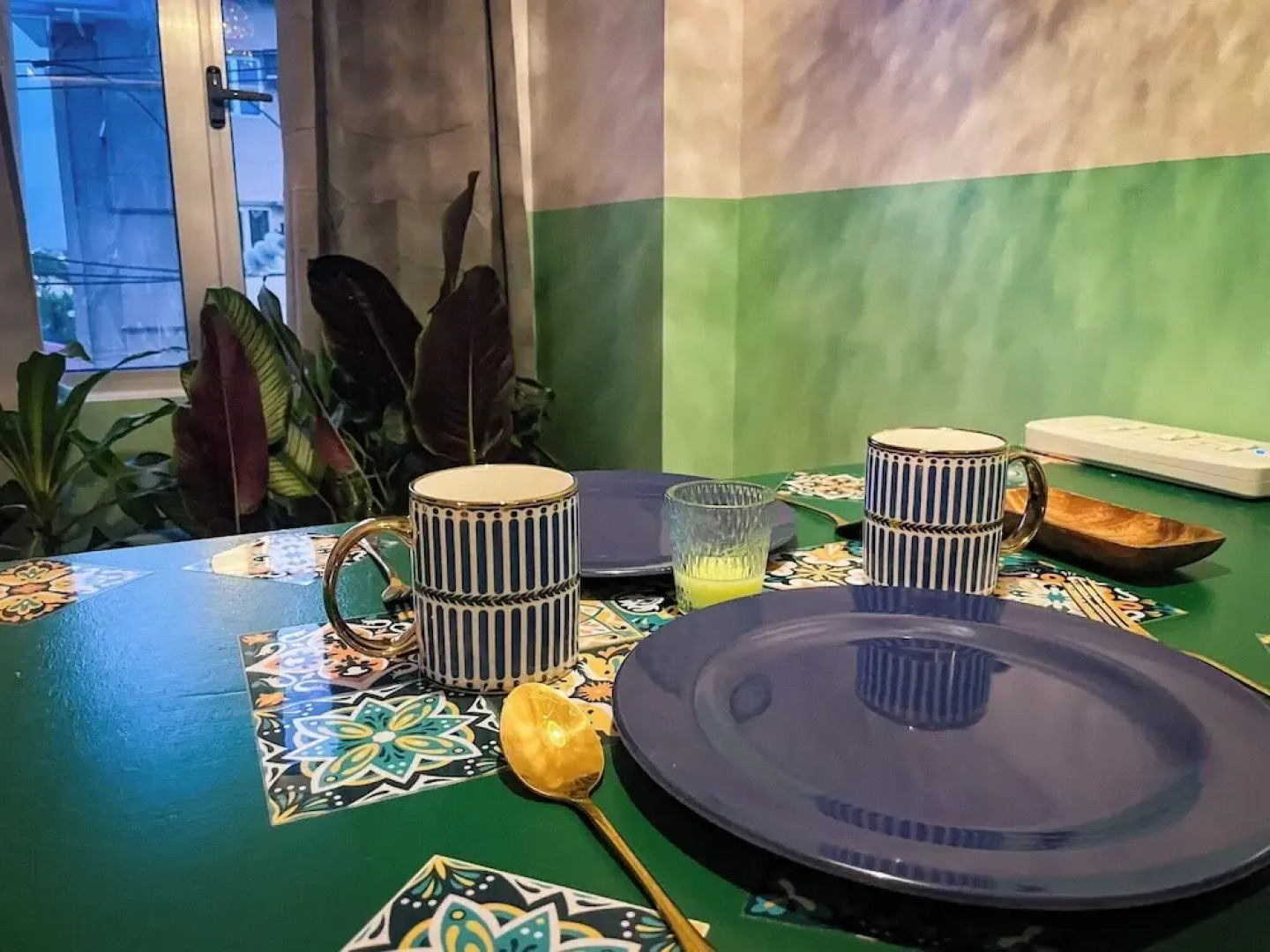 Poolside Apartment - Sleeps 4, Ac & Hot Shower