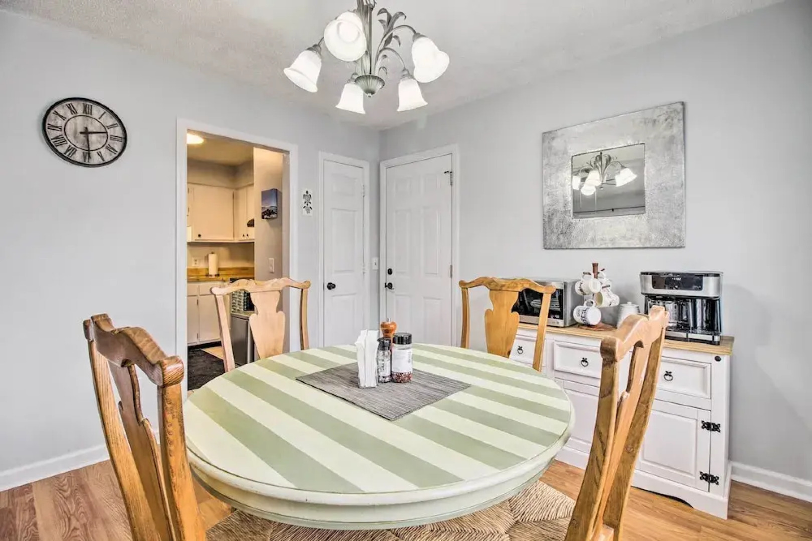 Proximity Place, Cozy Savannah Home w/ Deck!