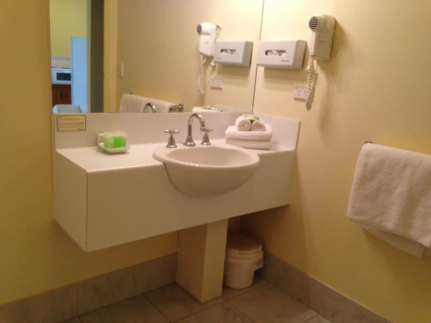 Hopkins House Motel & Apartments