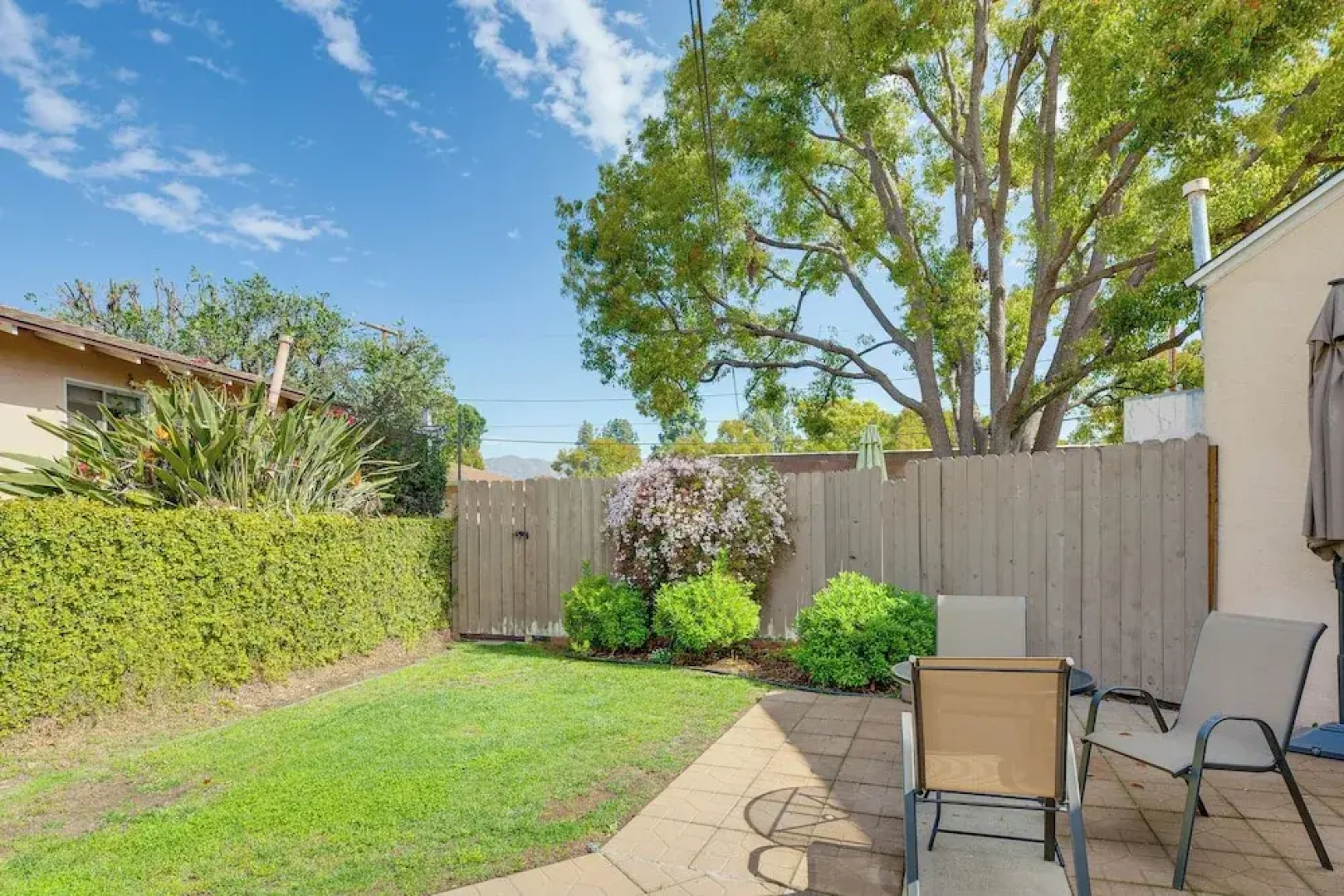 3 Mi to Universal Studios: Chic Home w/ Yard!