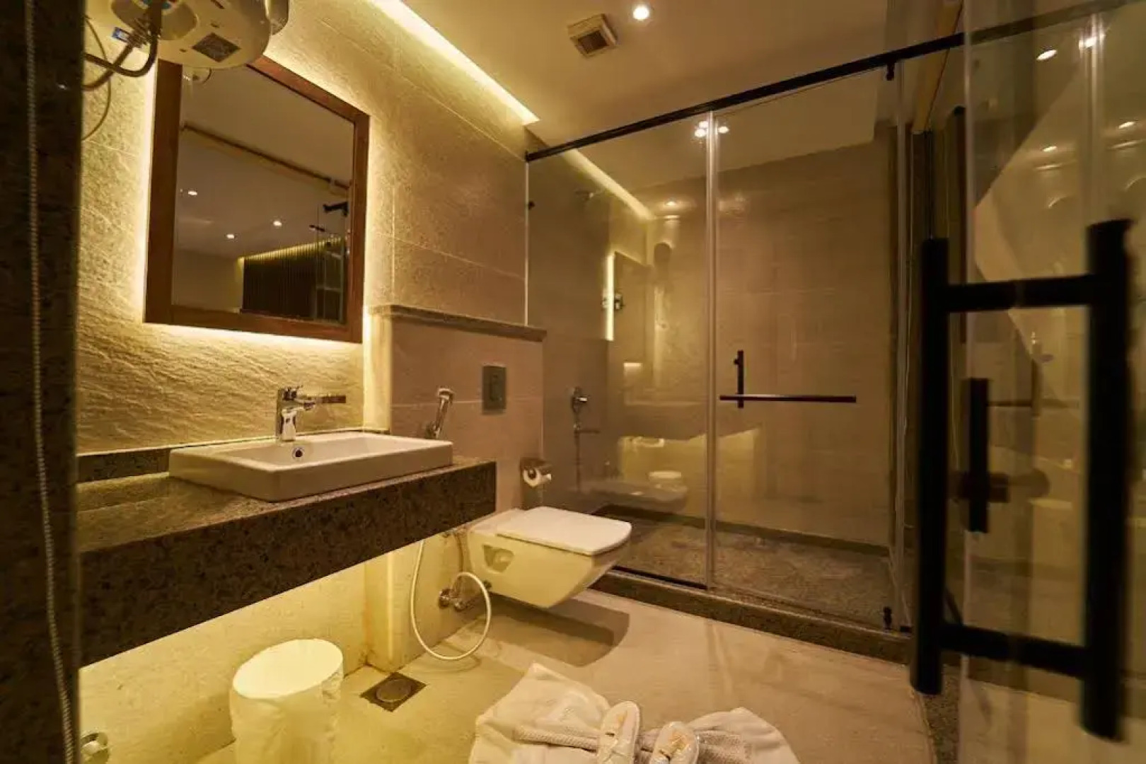 New Pyramid Front Hotel