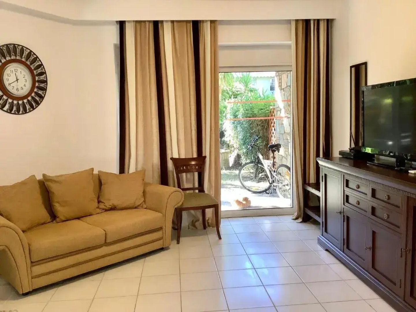 ELENA house near the beach