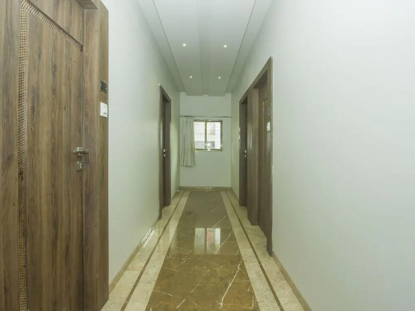 OYO 18748 Hotel Metro Palace