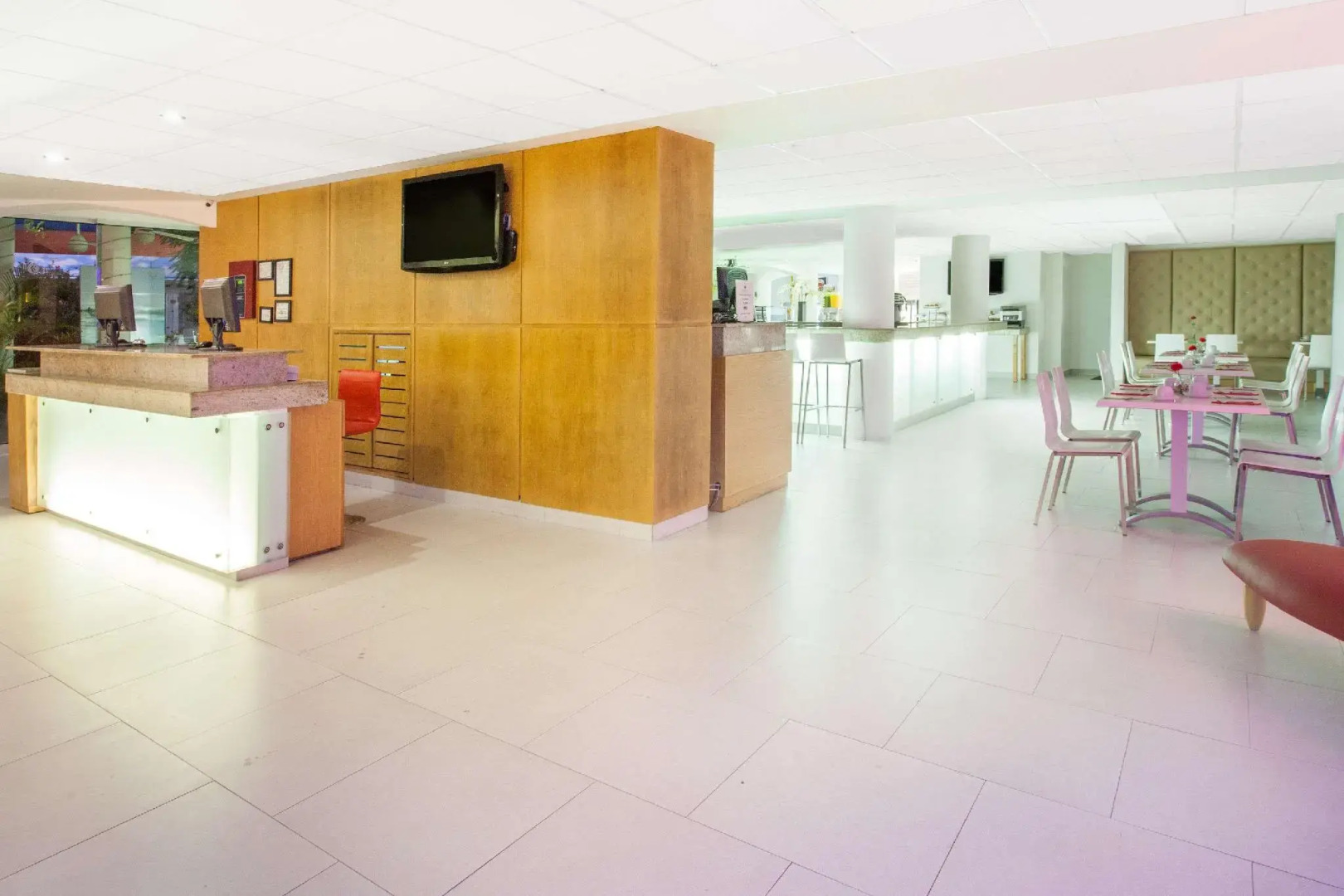 Отель Adhara Express