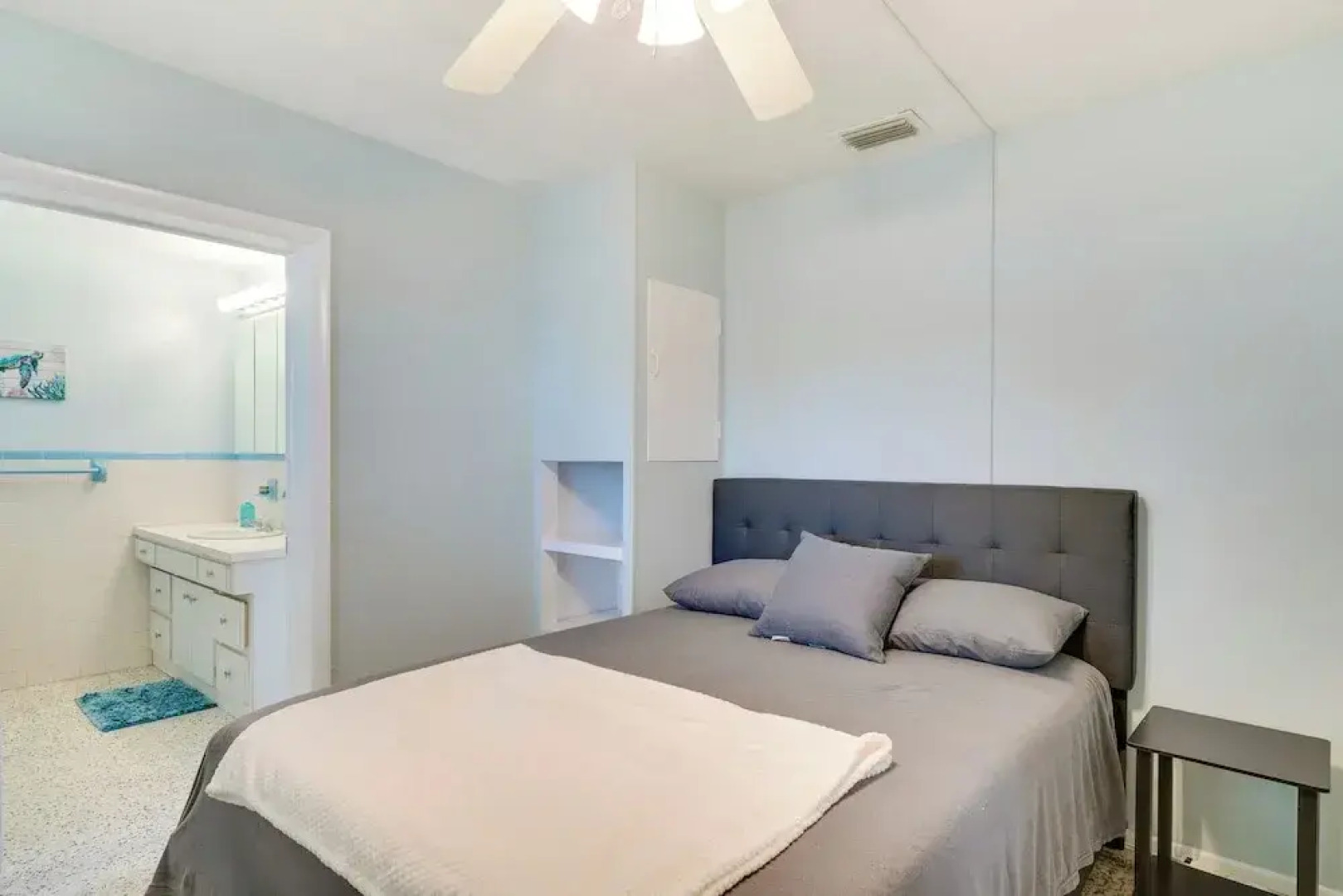 Waterfront Okeechobee Getaway w/ Backyard Dock!