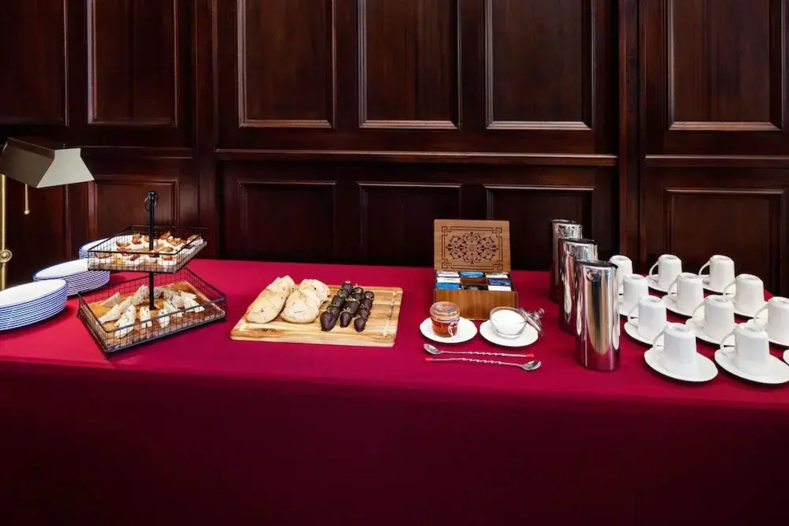 Irish Cottage Inn & Suites