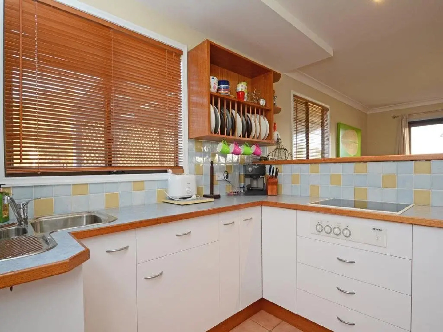 Silver Springs 6br Luxury Homestead with Wifi, Pool. Fireplace, Views, Olives and Space