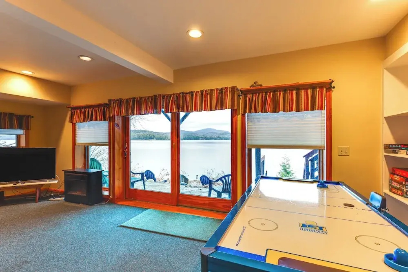'sweet Serenity' Schroon Lake Family Retreat!