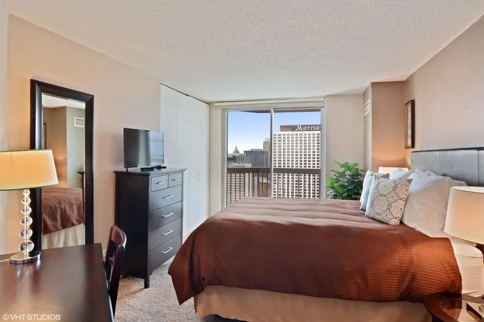 Chicago Grand Plaza Suites