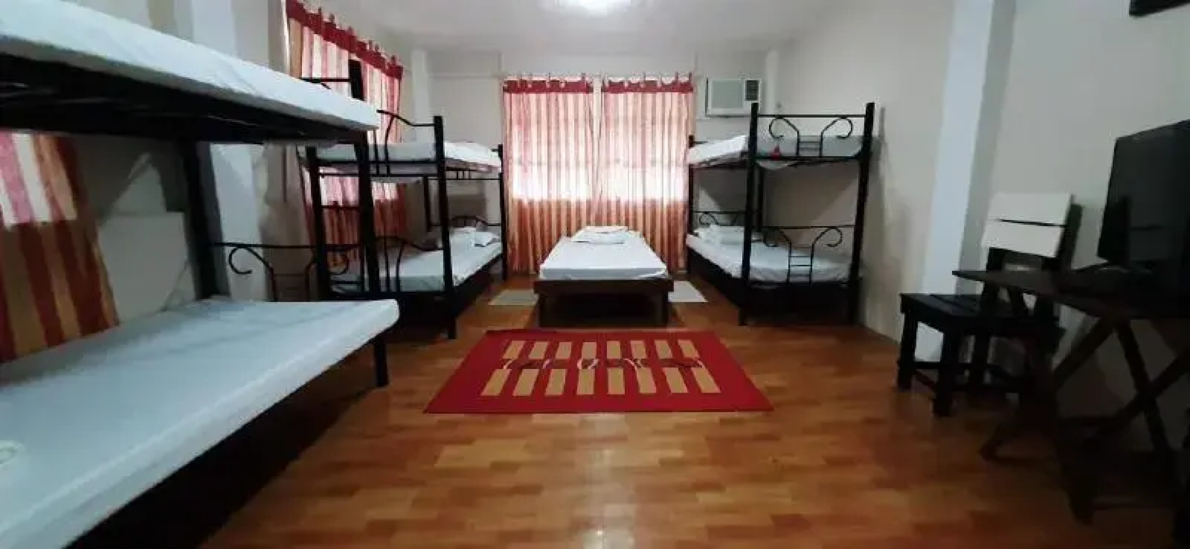 RedDoorz Hostel @ Ragsak Kamp Beach Resort