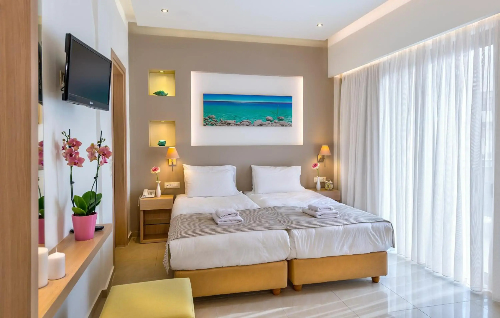 Leonidas Hotel & Apartments