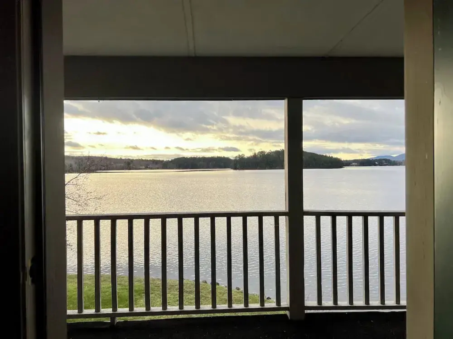 Island Pond Country Inn (Formerly the Lakefront Inn & Motel)