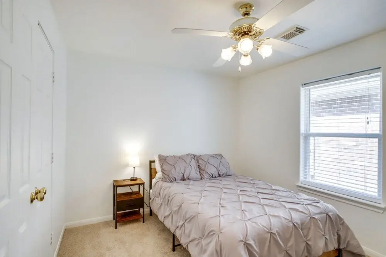 Pet-friendly Spring Home - 4 Mi to Six Flags!