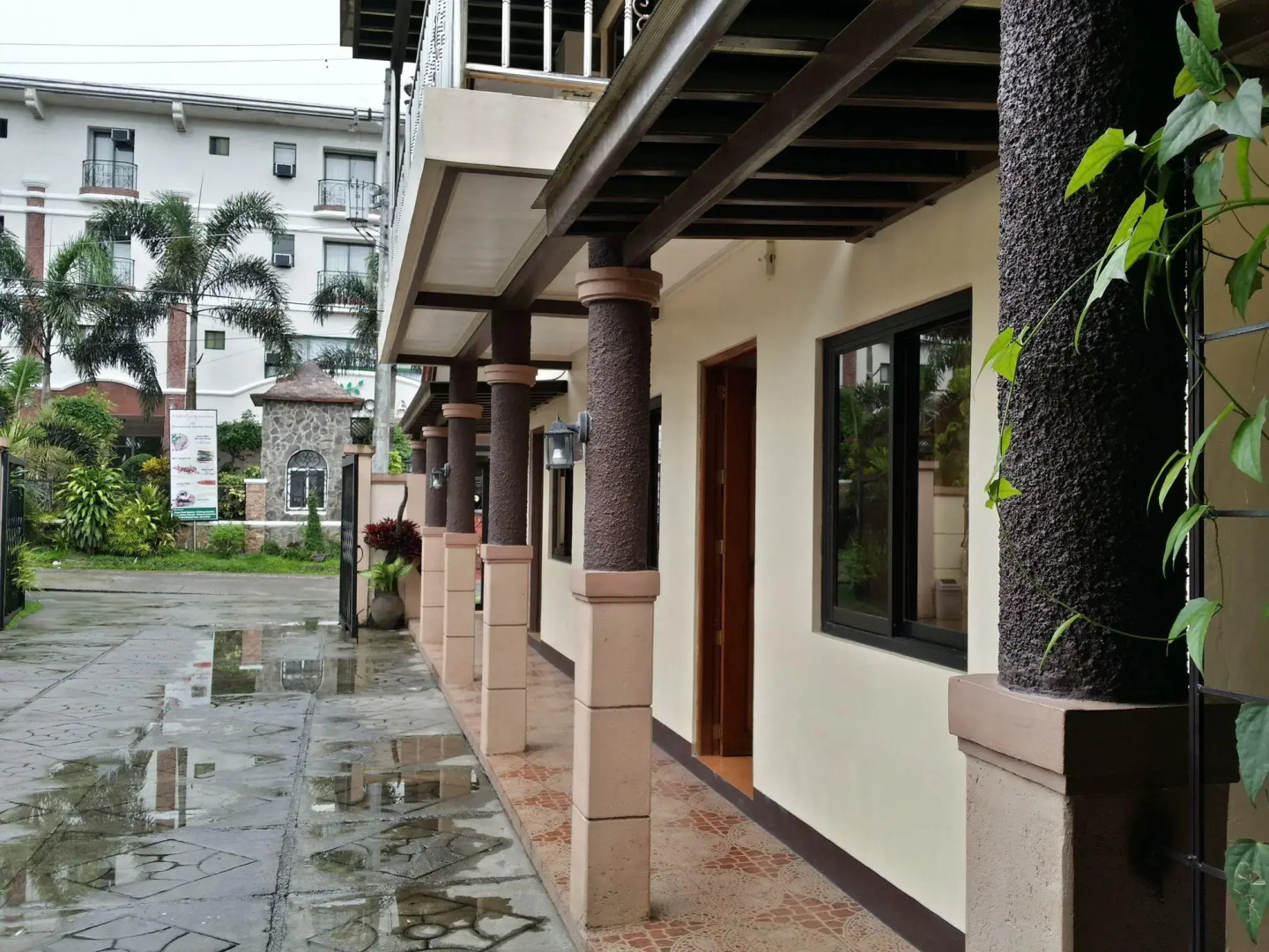 Sierra Traveller’s Inn Holy Spirit