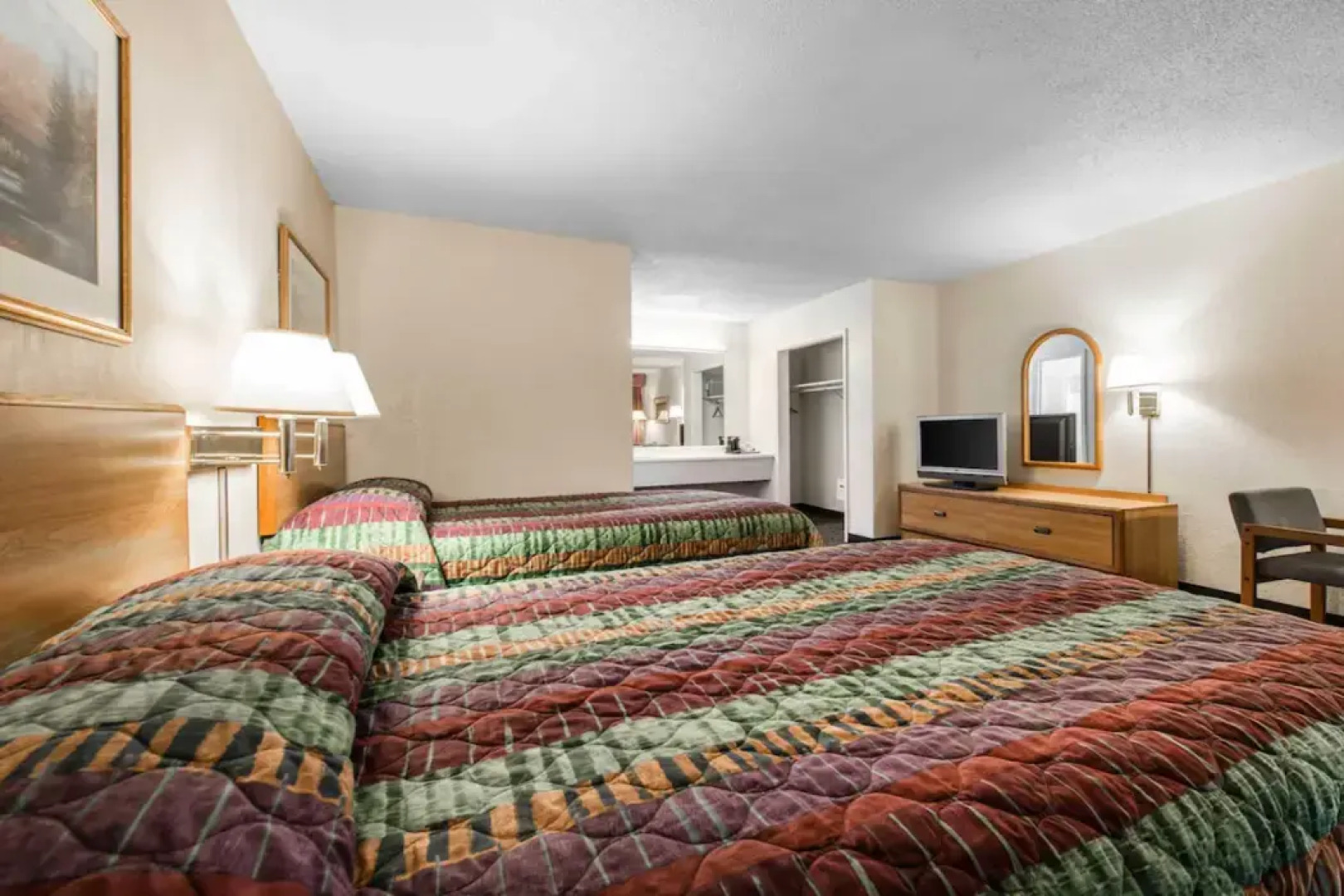 Rodeway Inn & Suites