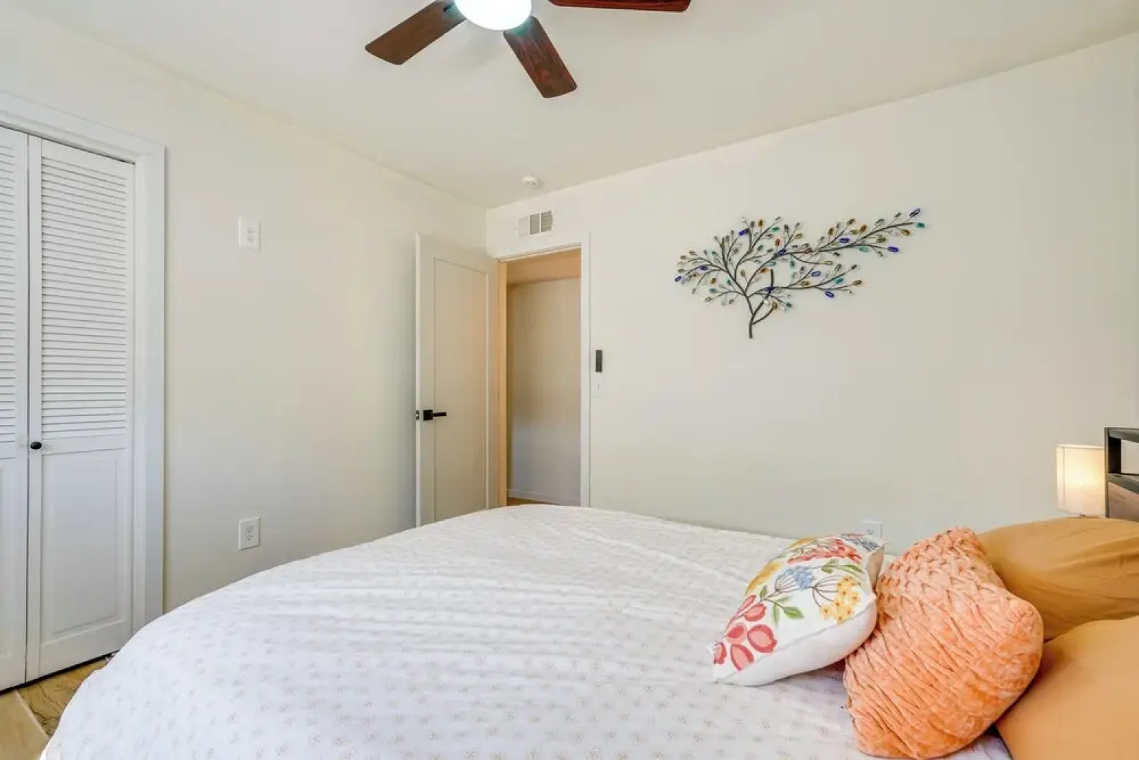 Fire Pit & Games: Family-friendly Retreat in Mesa!