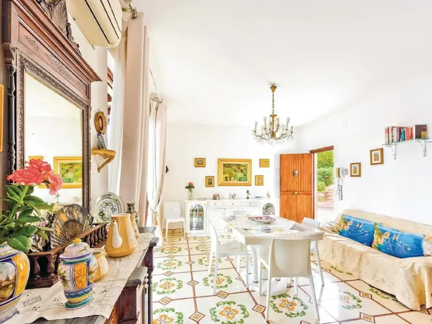Enticing Villa in Terrasini Near the Sea