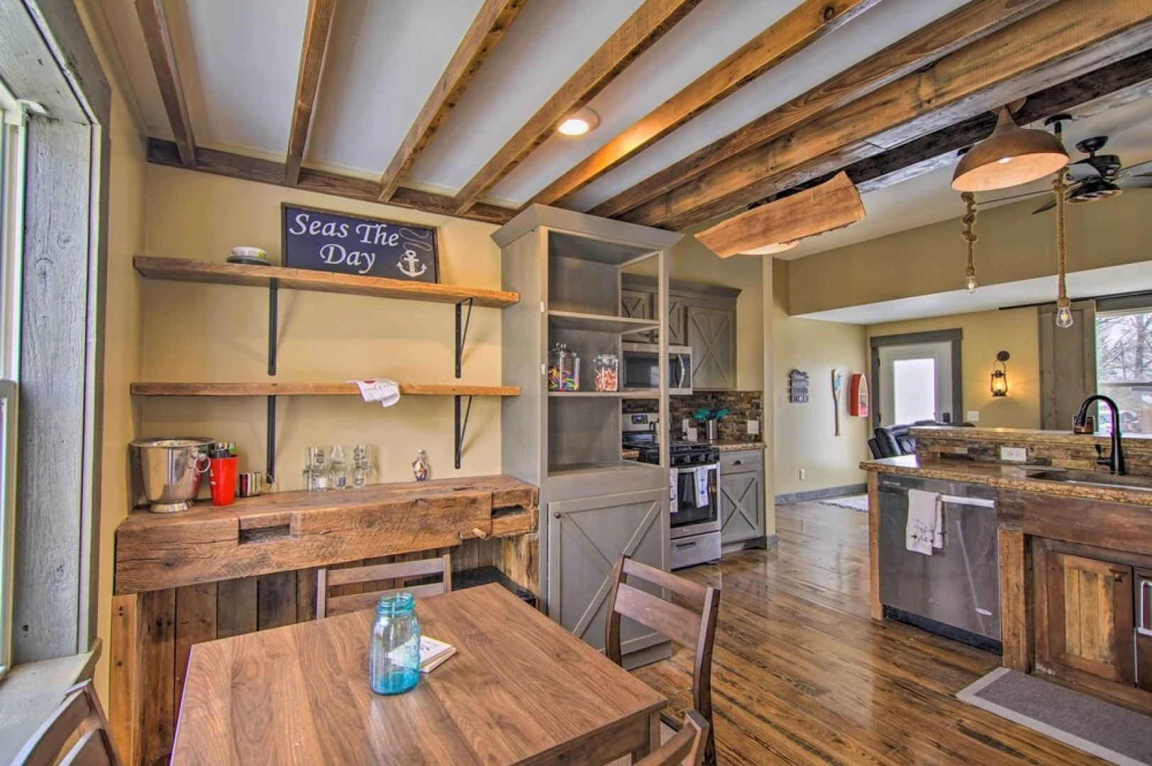 Charming Retreat - Walk to Lake Koshkonong!