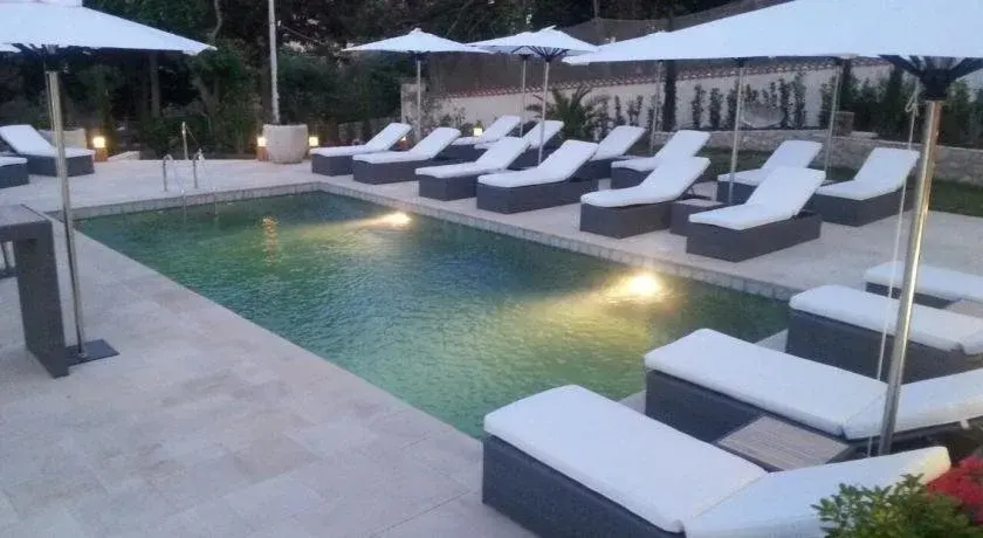 Dolphin Suites Hotel