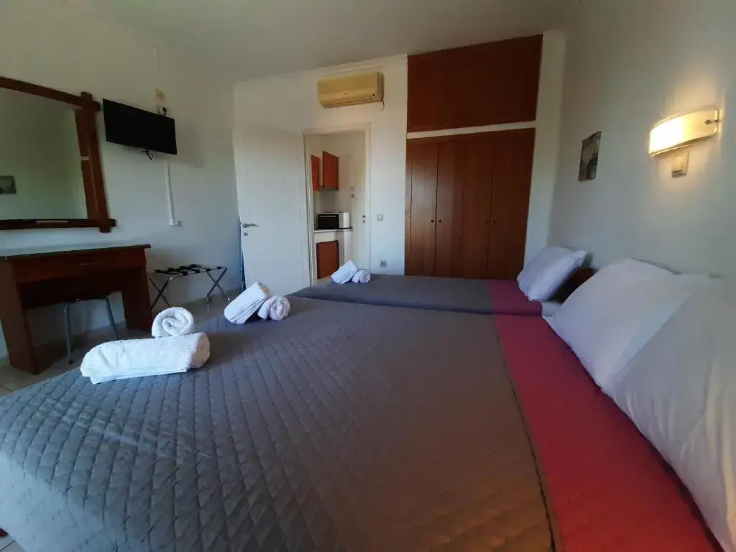 Theramvos Studios By Thomas