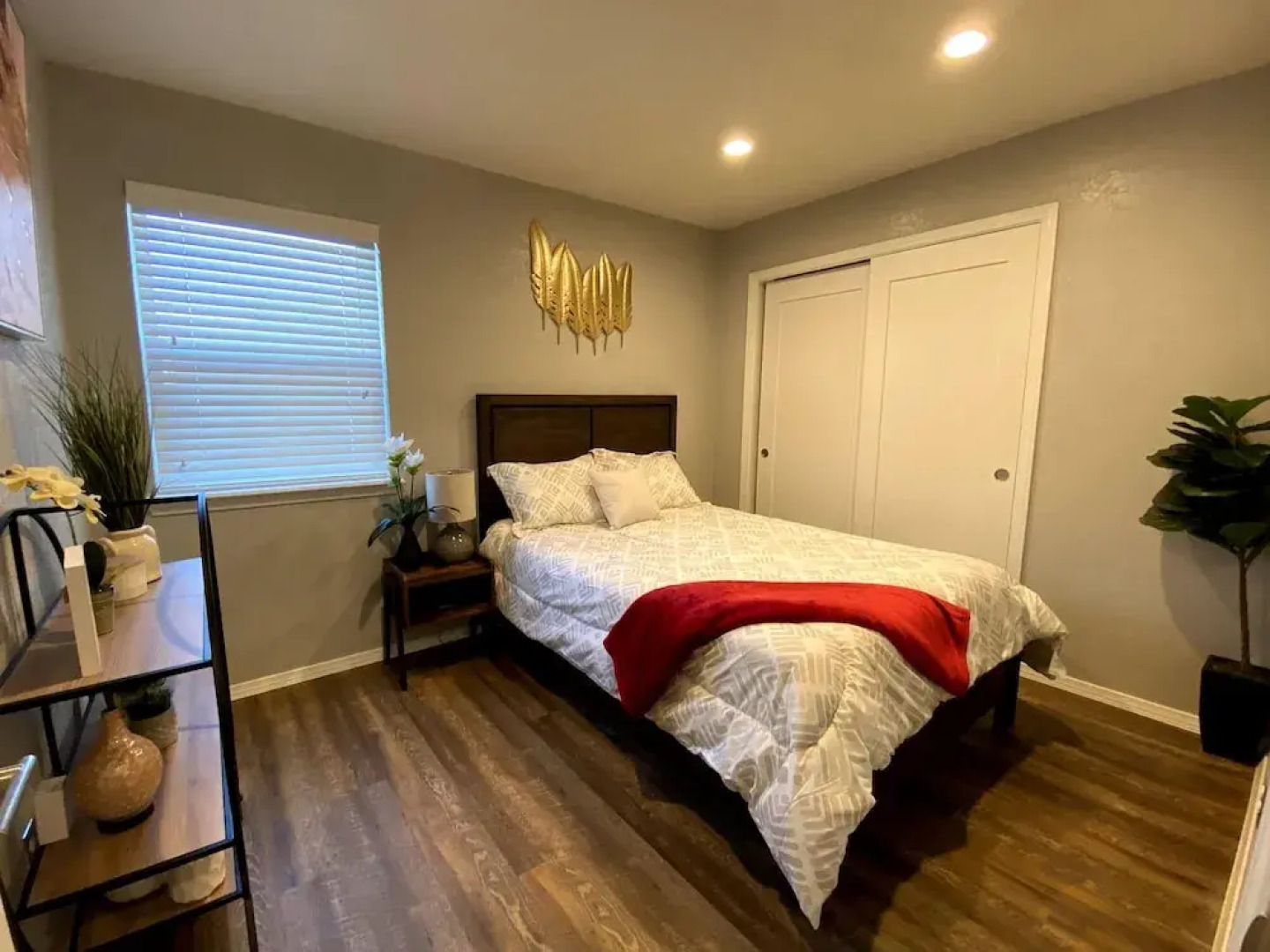 Evie's Campus-close 2 bedroom luxury