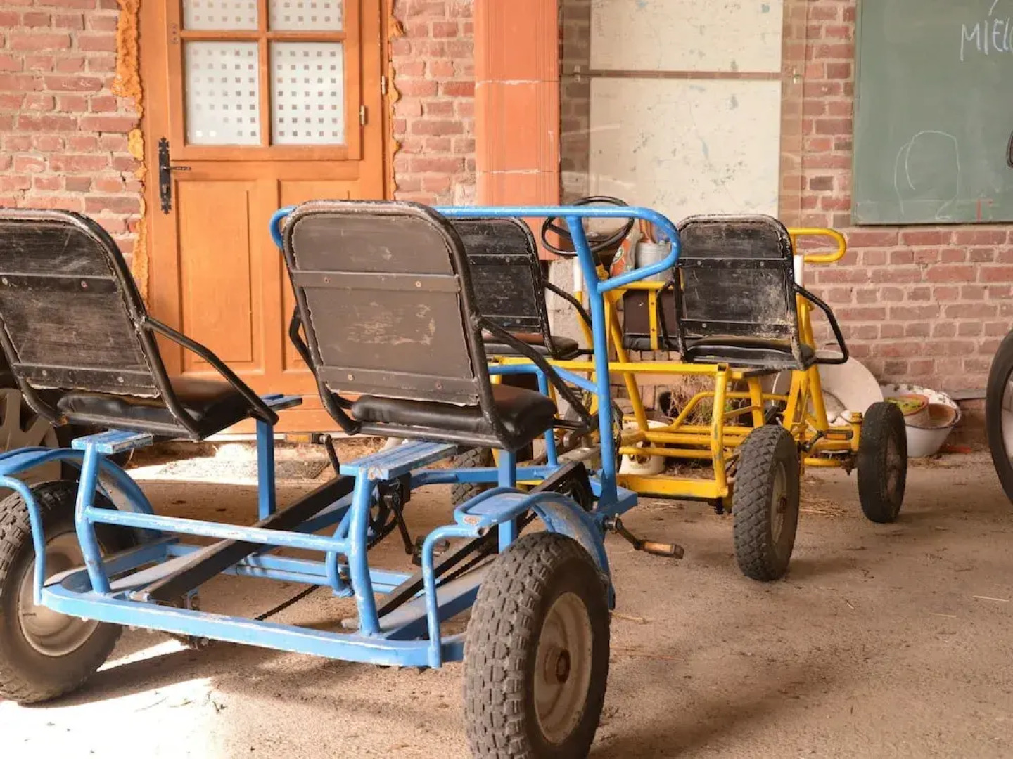 Charming Holiday Home in Hondschoote With Terrace