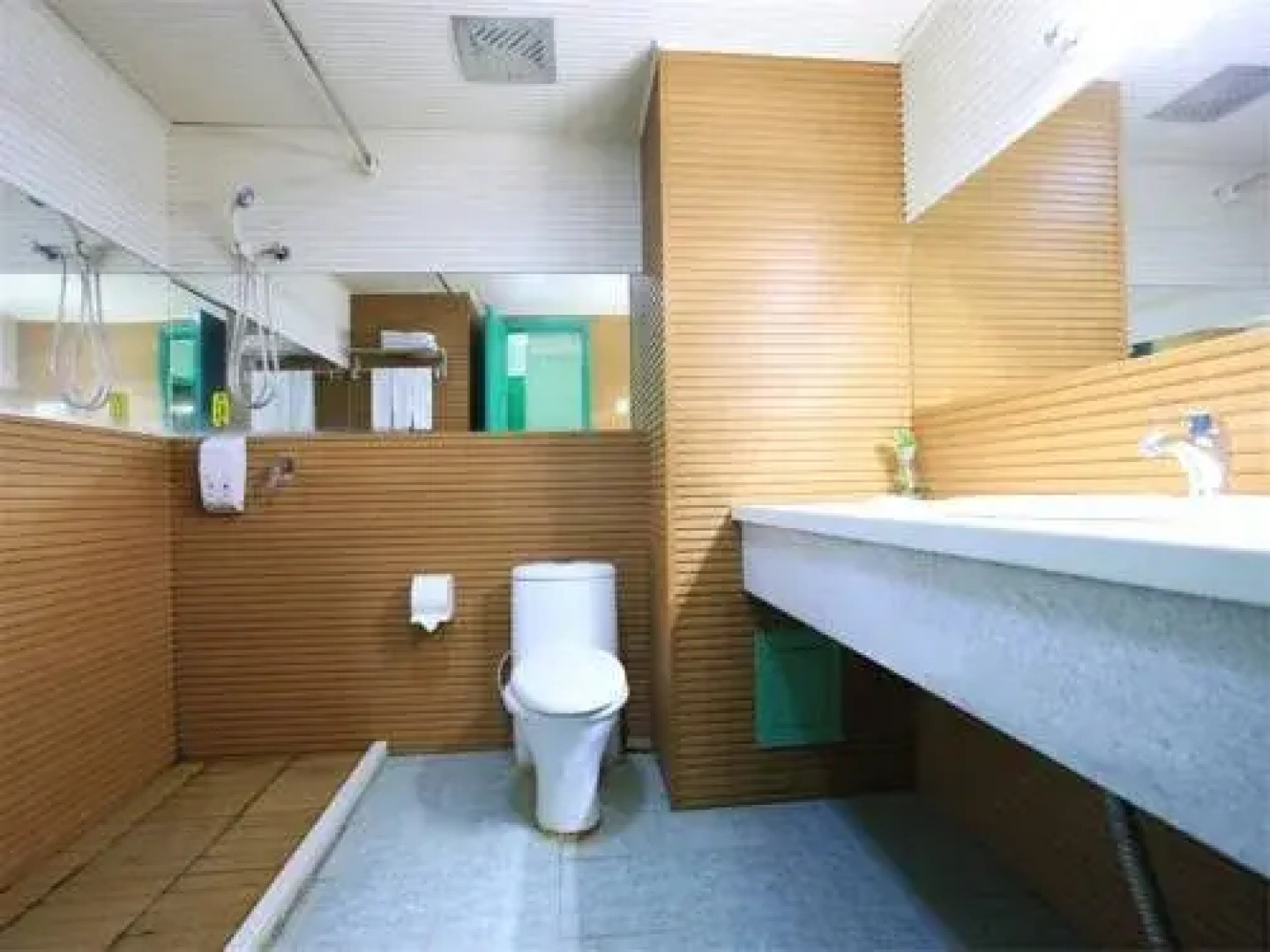 A Floor of Dadonghai Sanya Farinn