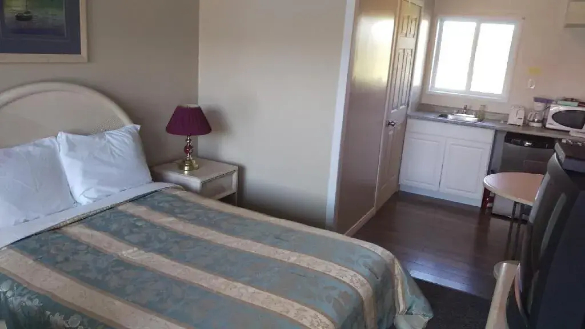 Bay Lake Inn (Frontiersman Motel)