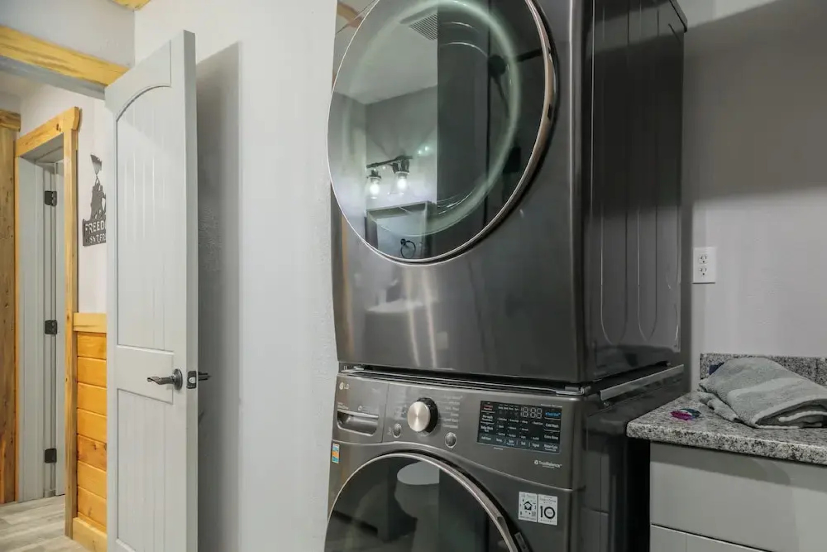 Hot Tub & Mini Golf: Mtn-view Haven in Kodak!