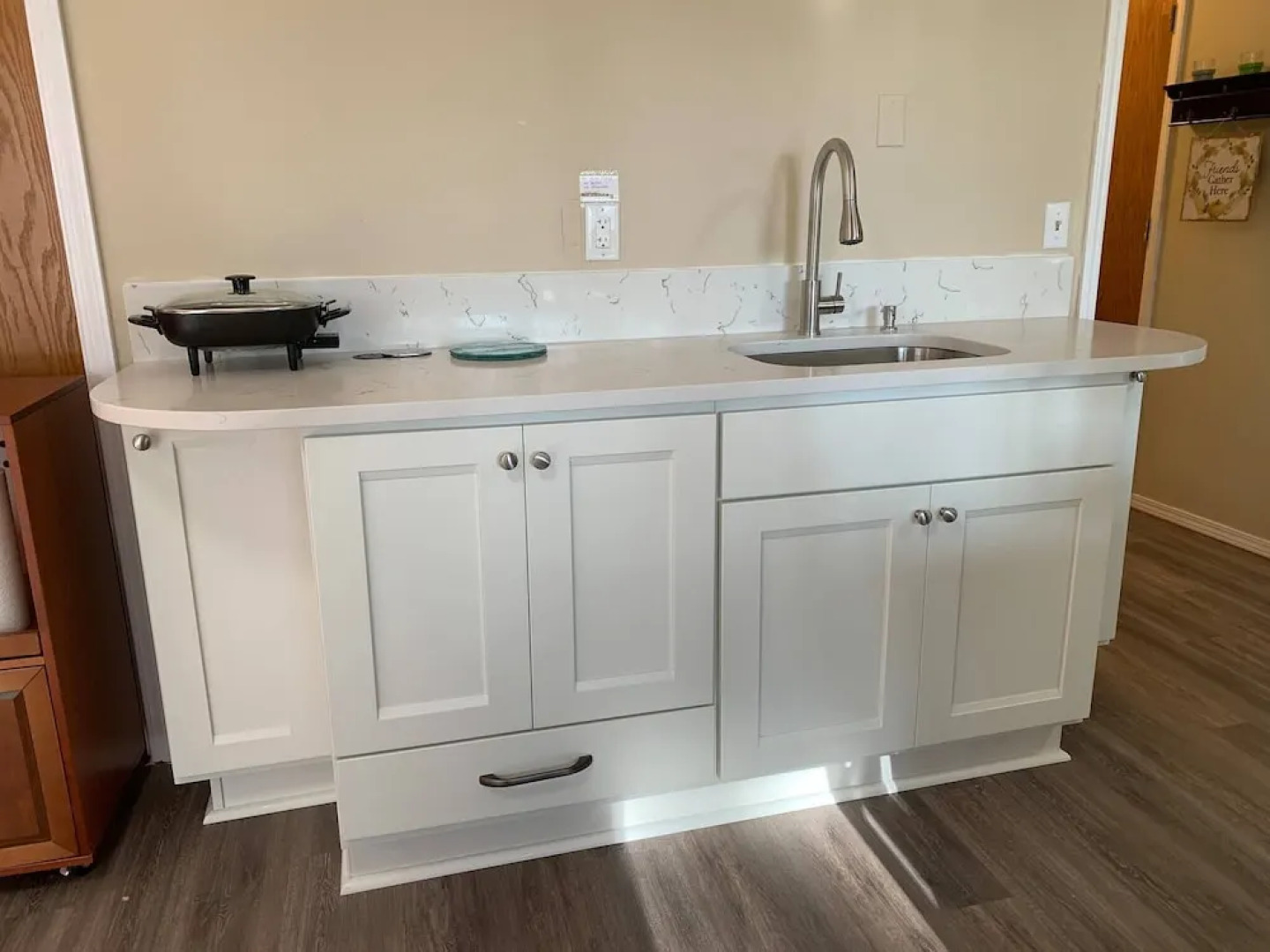 Oregon Jade Lodging- Spacious 2 Bedrooms, Ev Charger, Quite By Stream