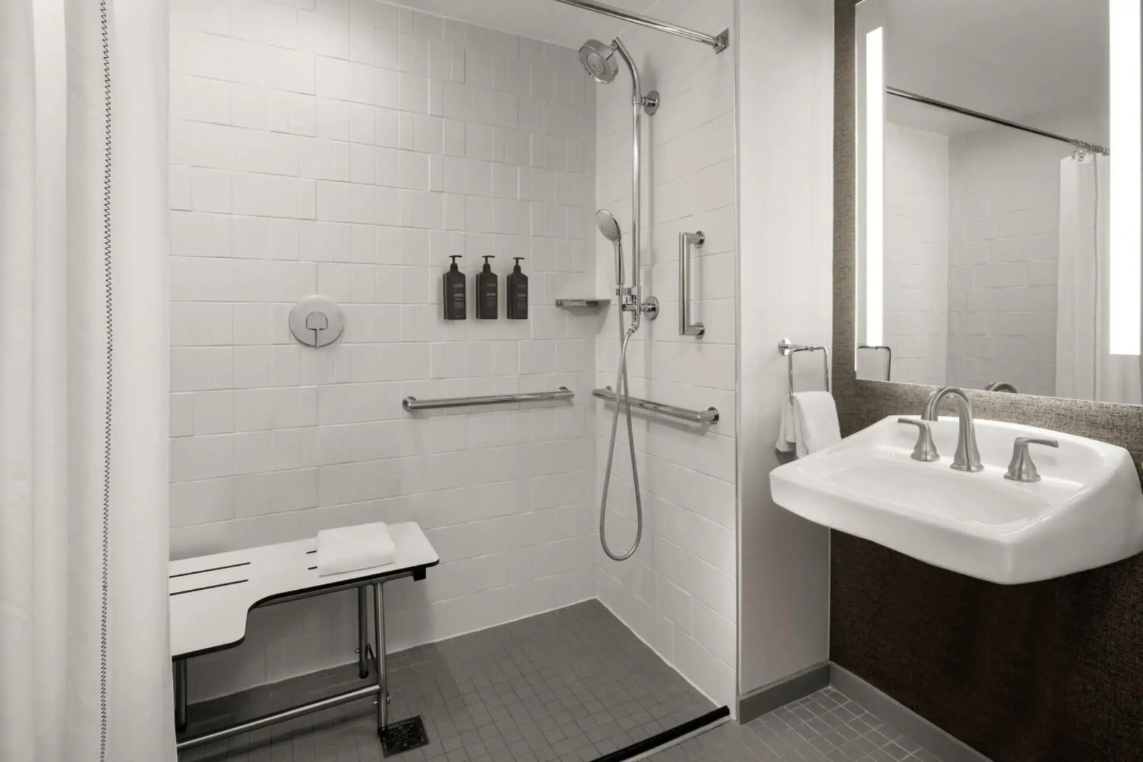 Sheraton Milwaukee Brookfield Hotel