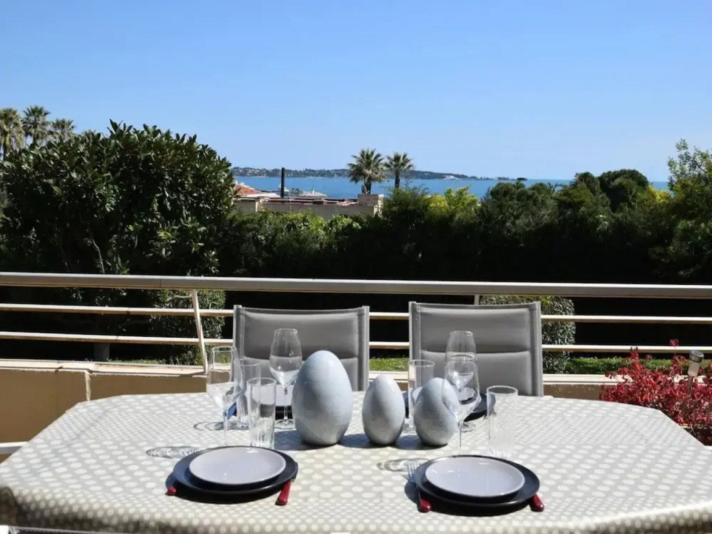 Sea View in Golfe-juan Near Cannes Beach