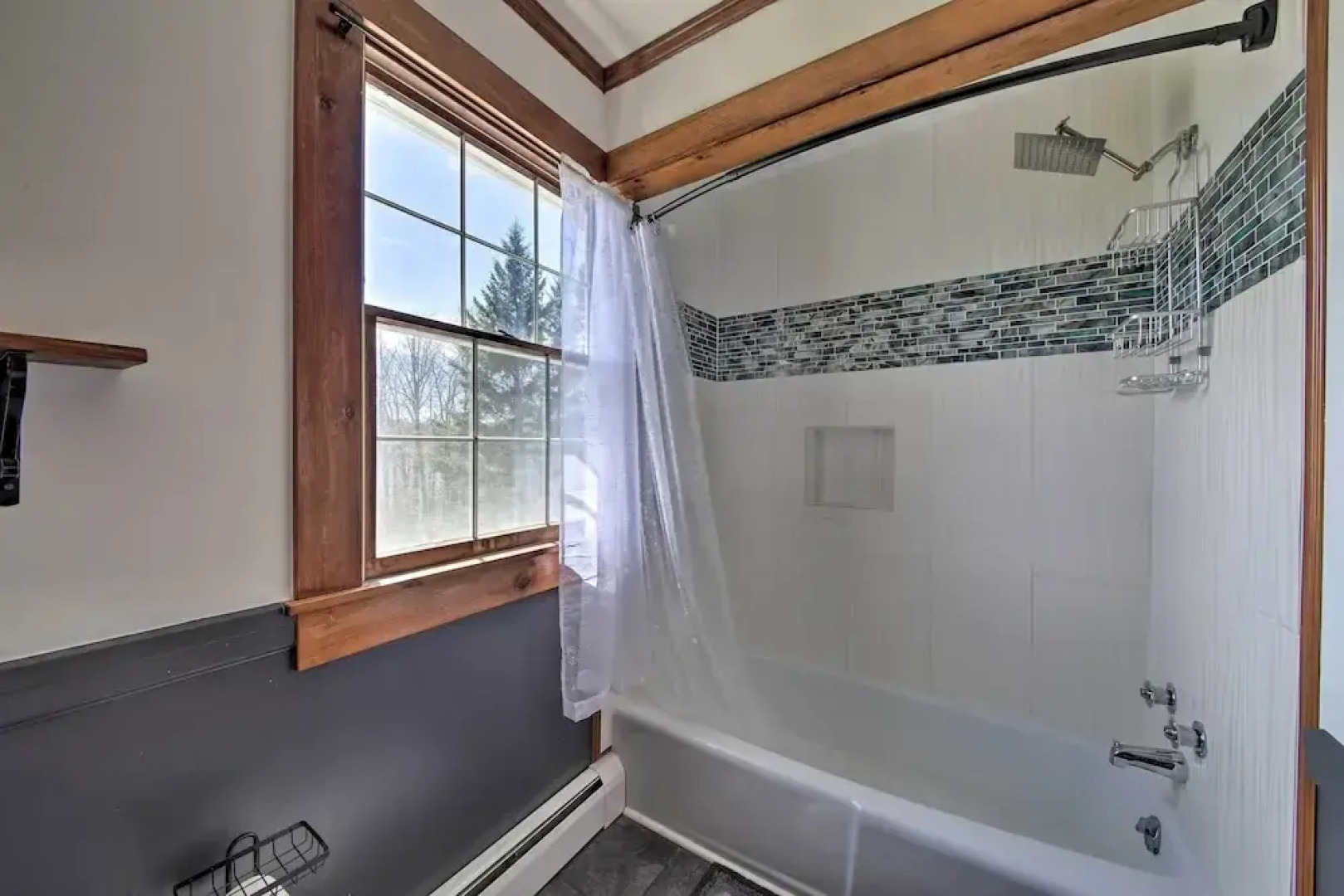 Cozy Colonial Home w/ Bay Access & Water View