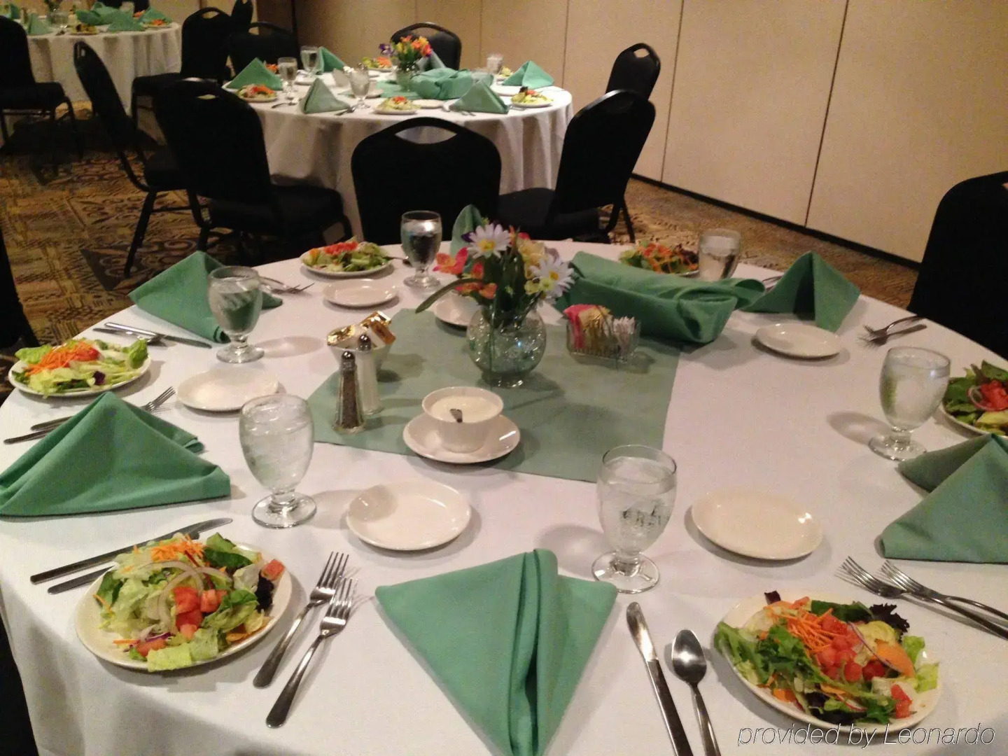 Norwood Inn & Suites La Crosse