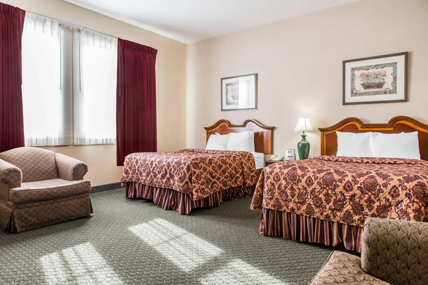 The Carriage House Inn Newport