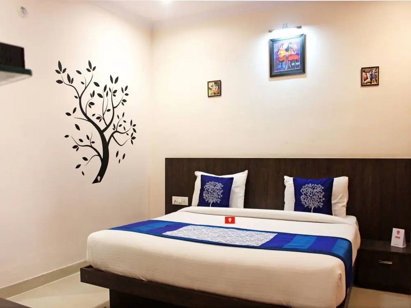 OYO 4471 Hotel Rajmahal