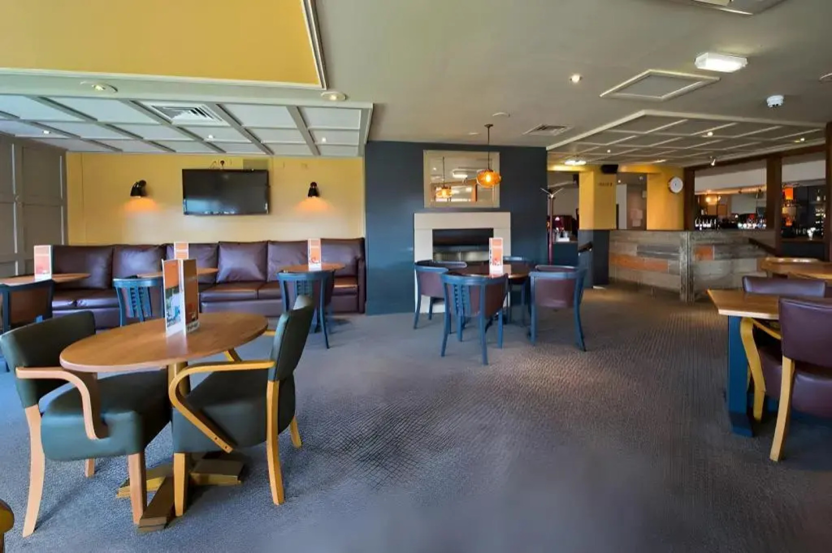 Premier Inn Livingston (M8/J3)