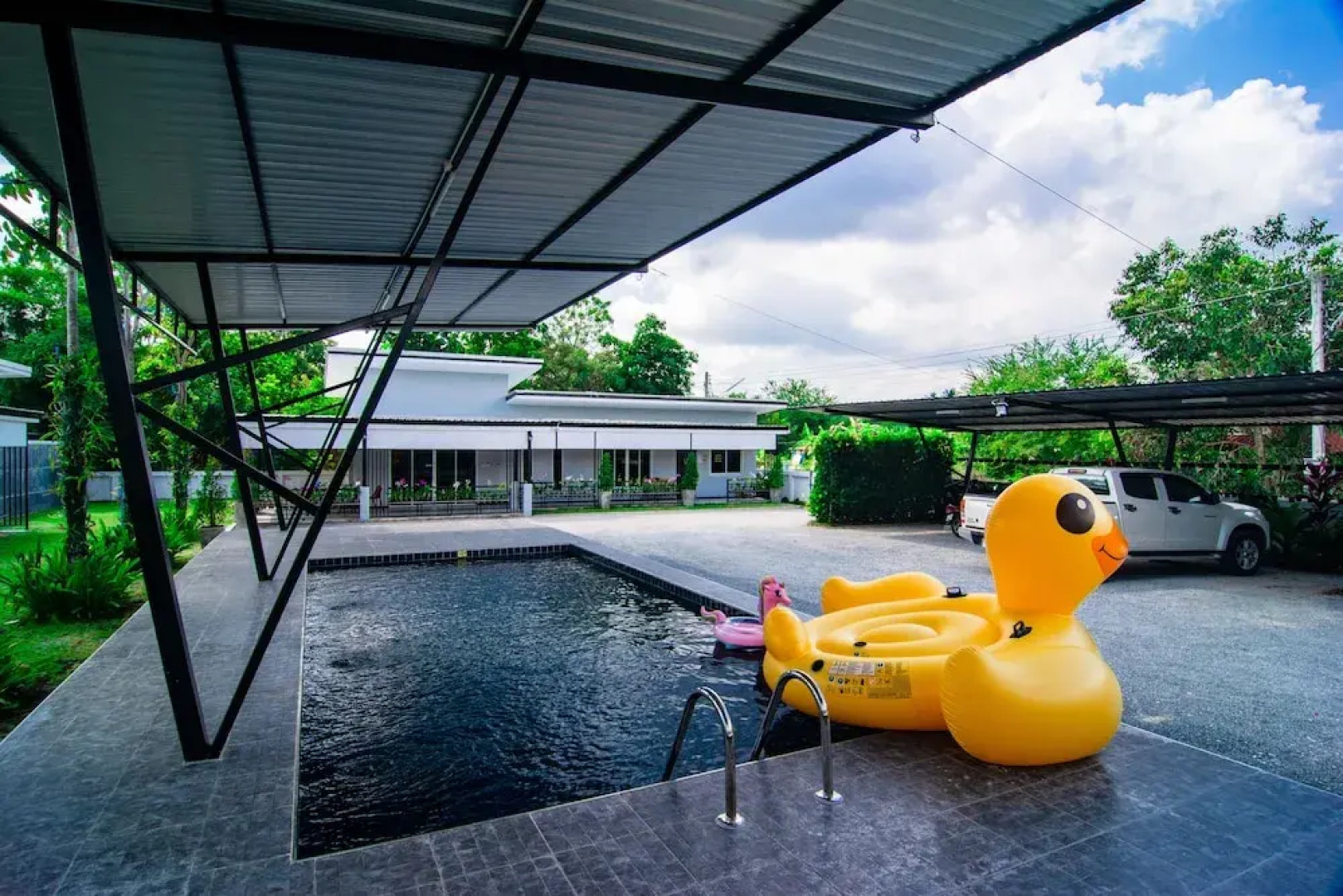 Runya Poolvilla by OYO Rooms