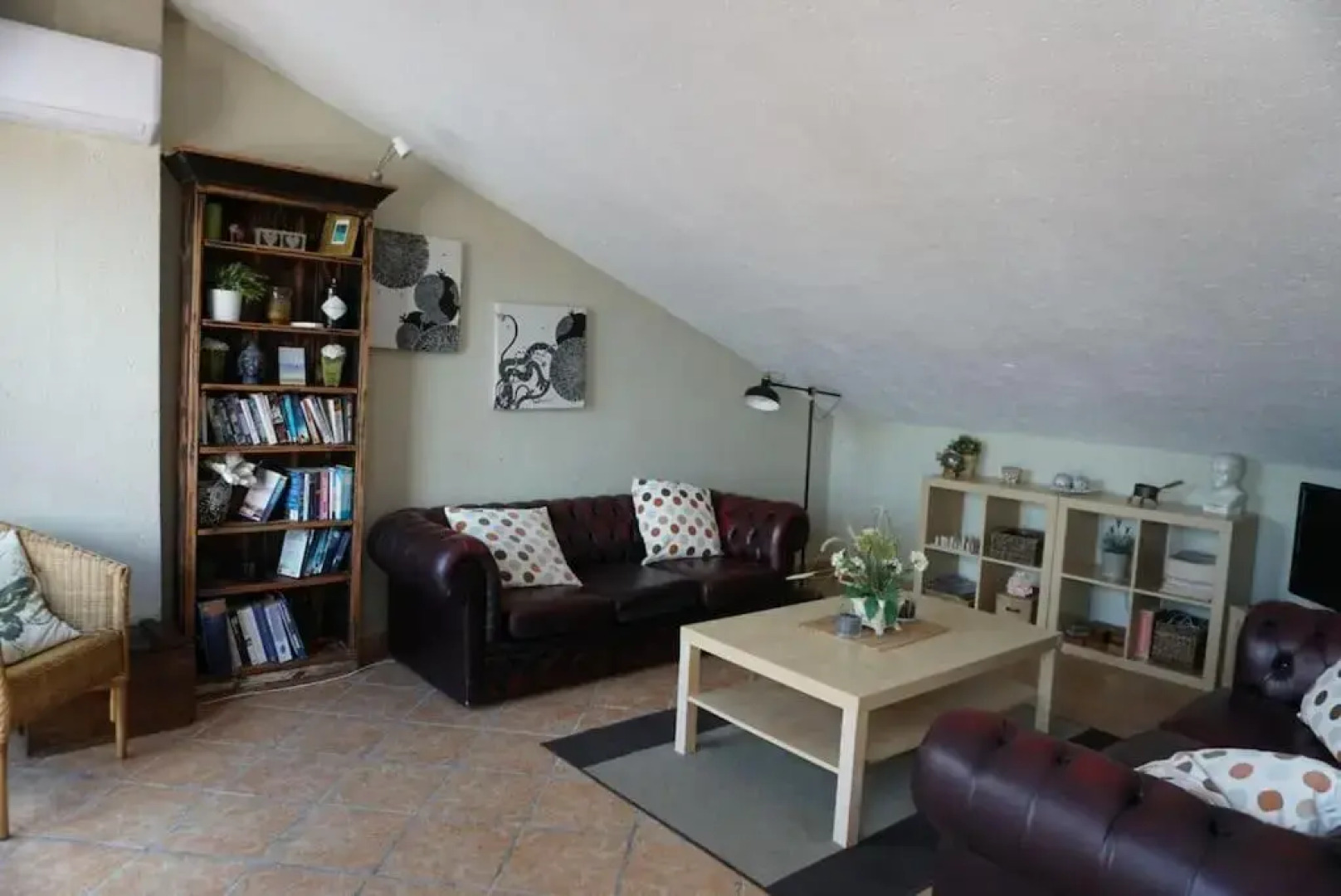 Eagles Nest - Massive townhouse with Pool with outstanding views