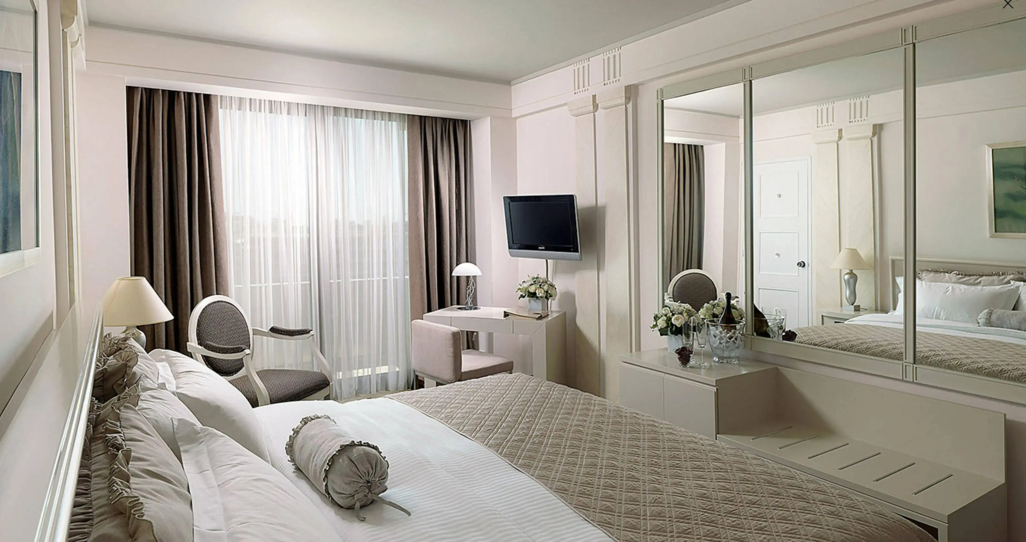 Отель NJV Athens Plaza