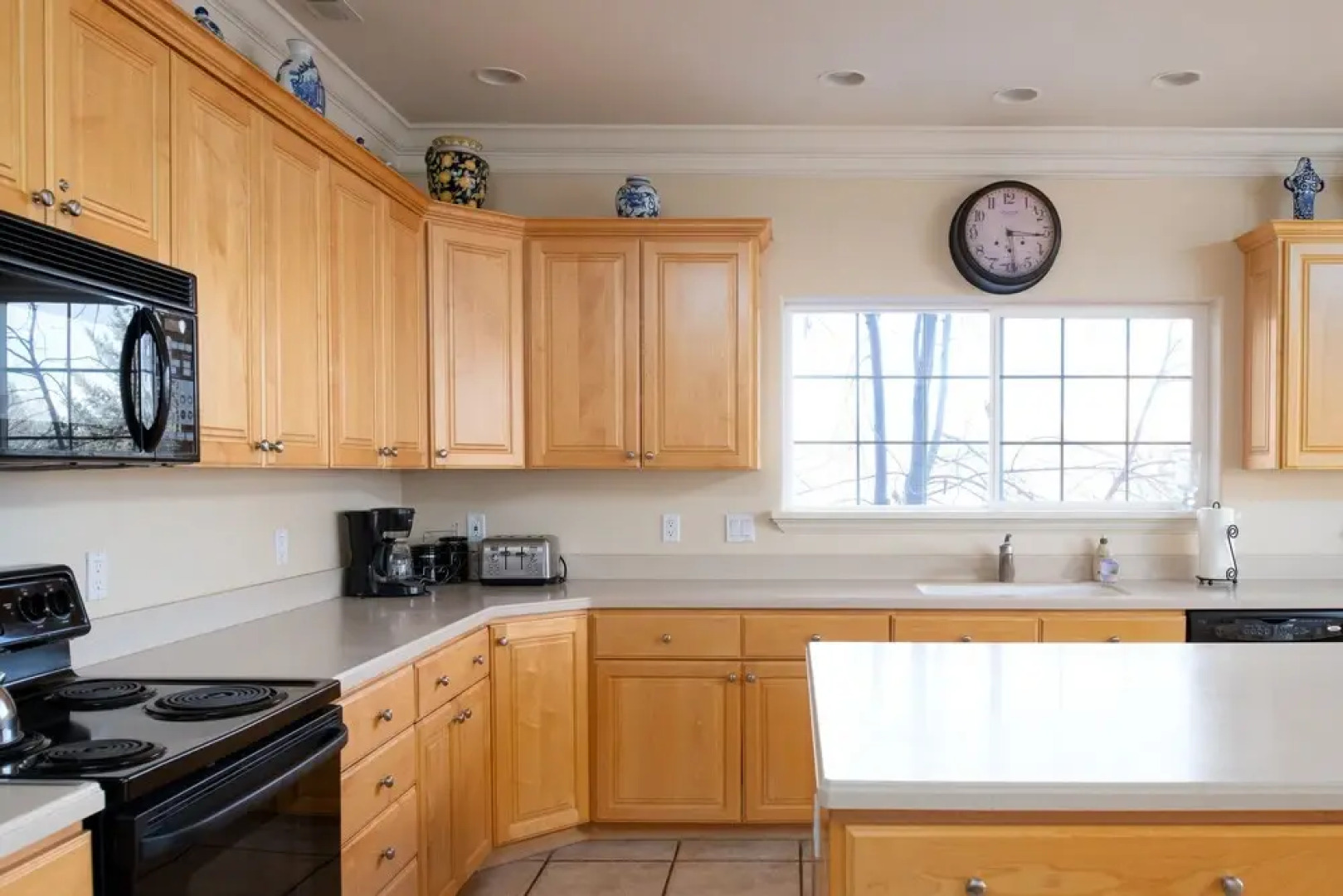 Family Getaway~hot Tub, Ice Castles & Tubing Hs 5 Bedroom Home by RedAwning