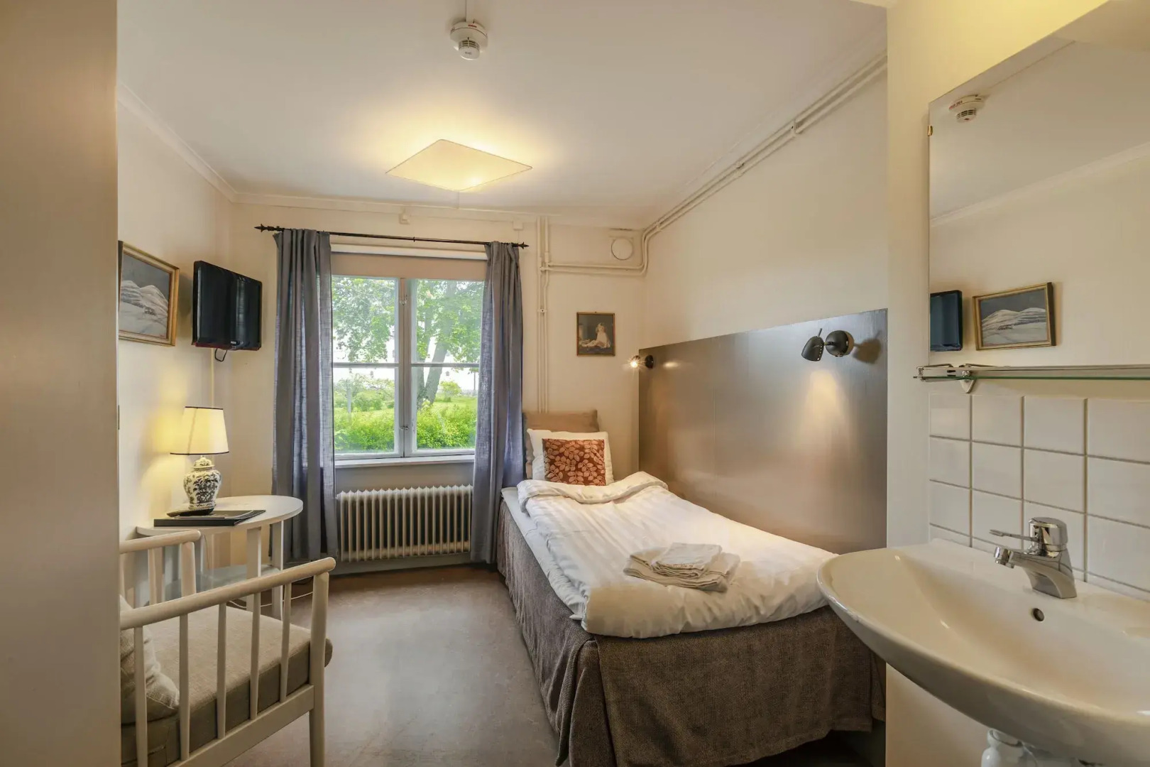 Gripsholms Bed & Breakfast