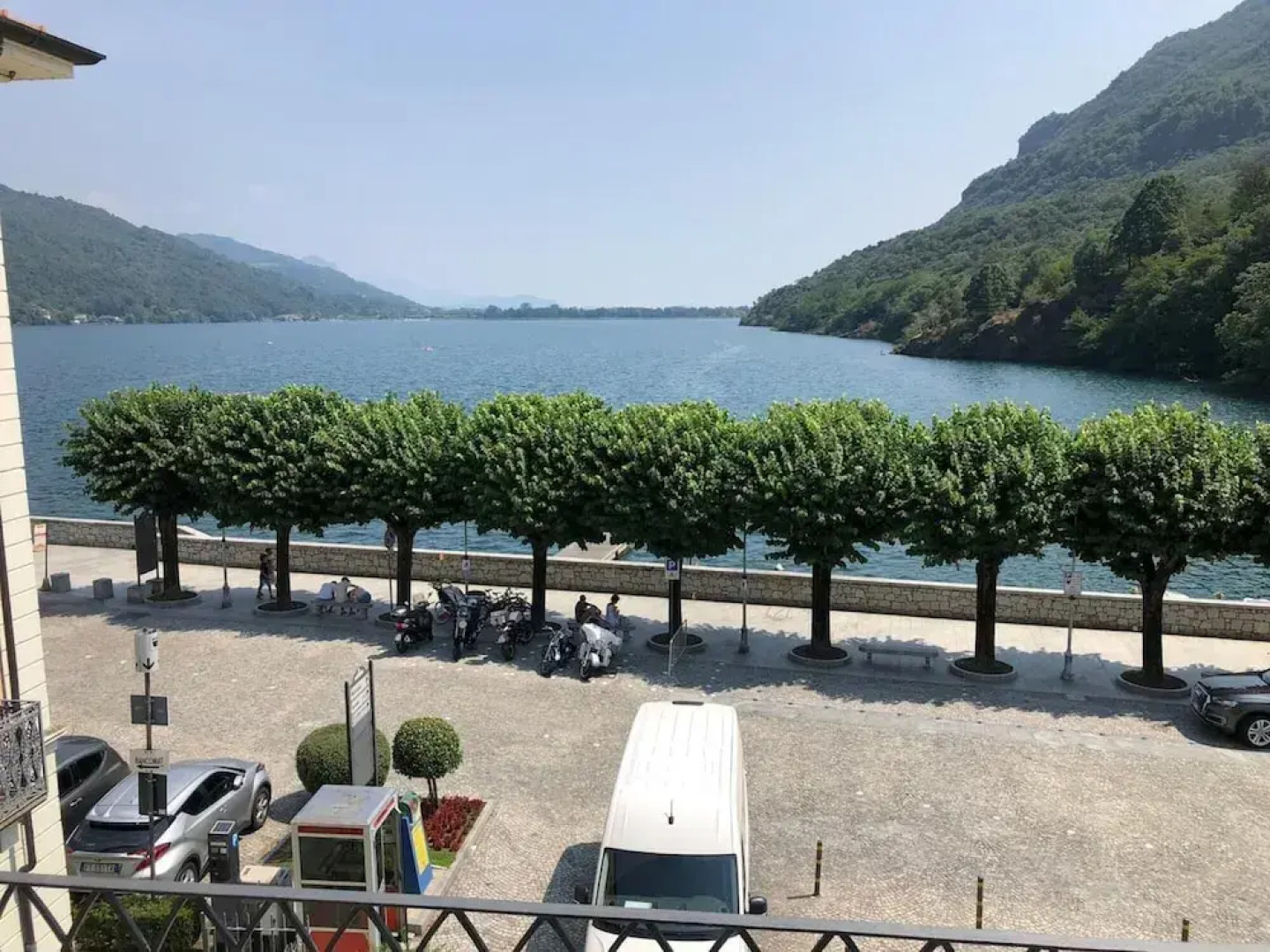 Carola B Tastefully Furnished Apartment Lakefront