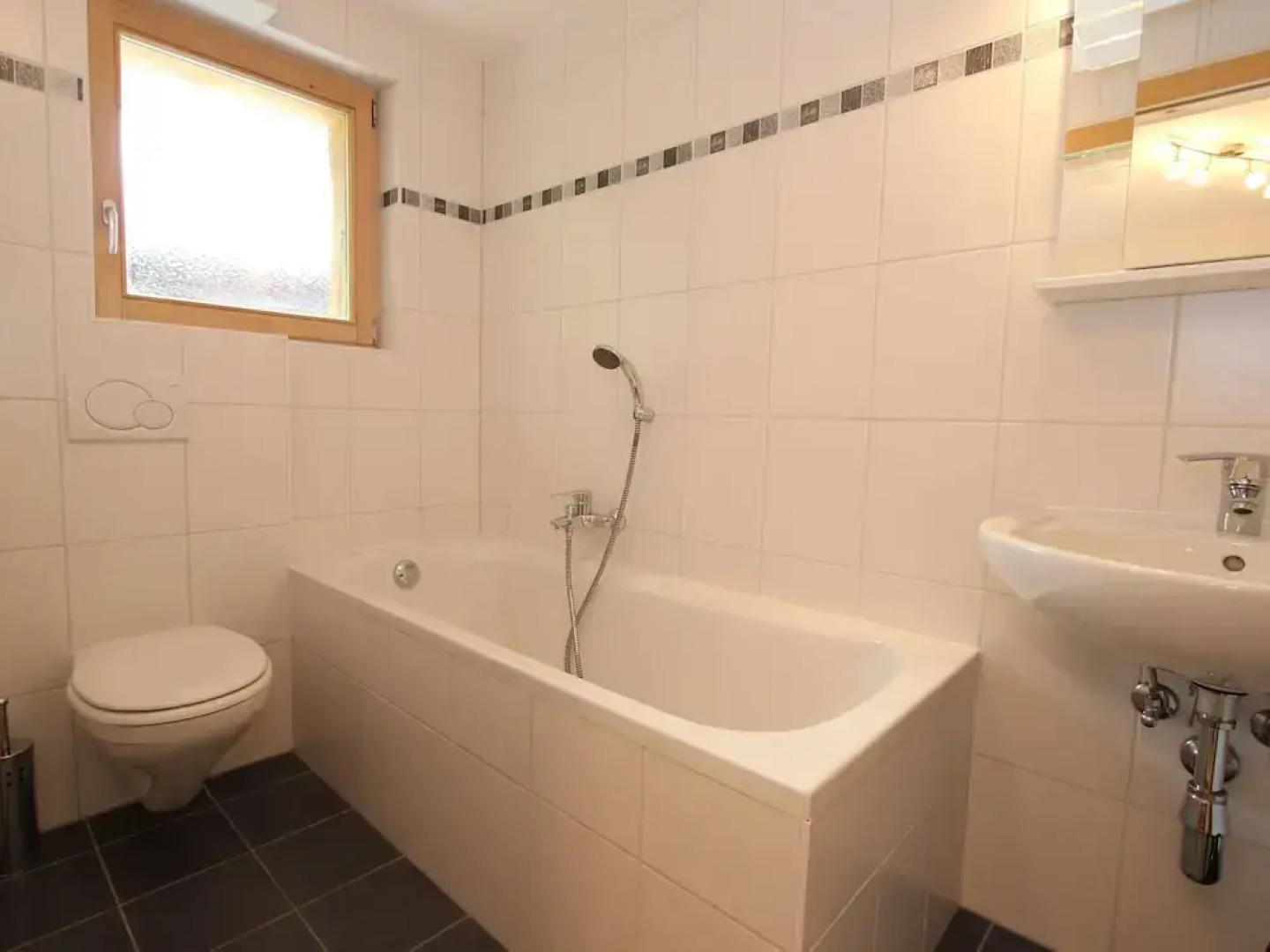 Luxury Chalet with Hot Tub in La Tzoumaz