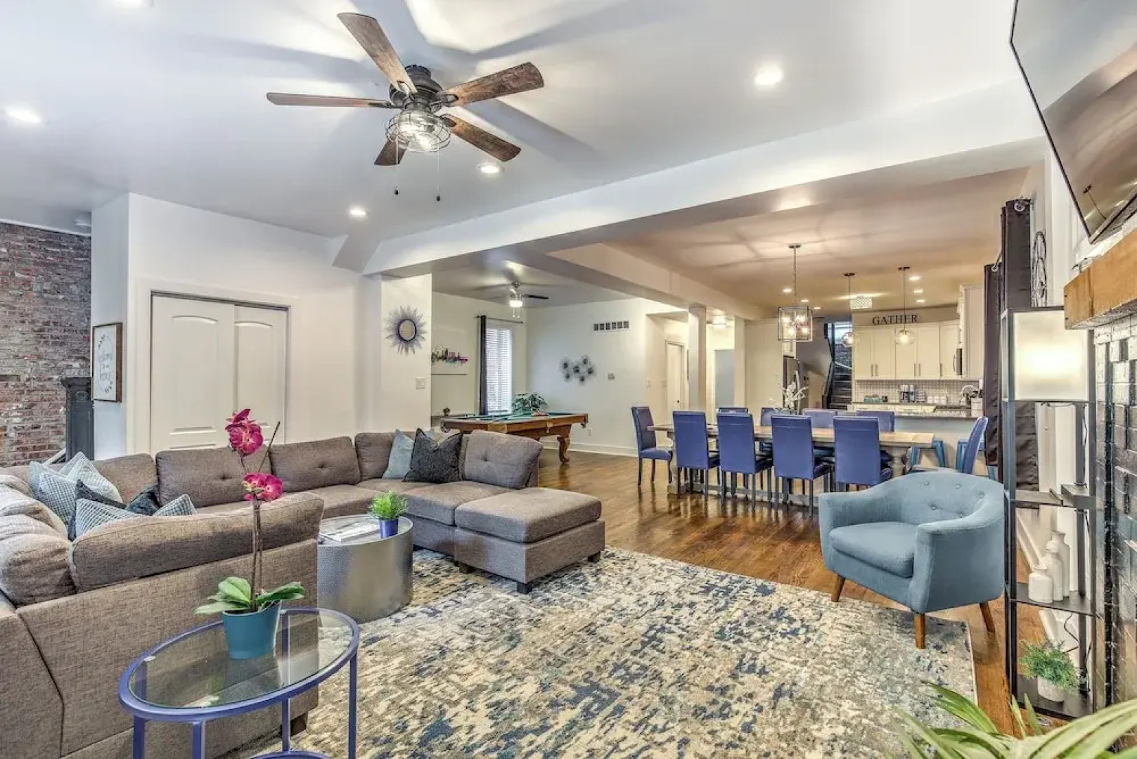 Expansive Downtown Home | JZ Vacation Rentals