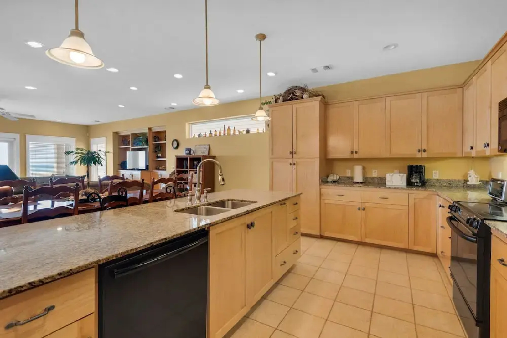 Sea Side 4 Bedroom Townhouse by RedAwning